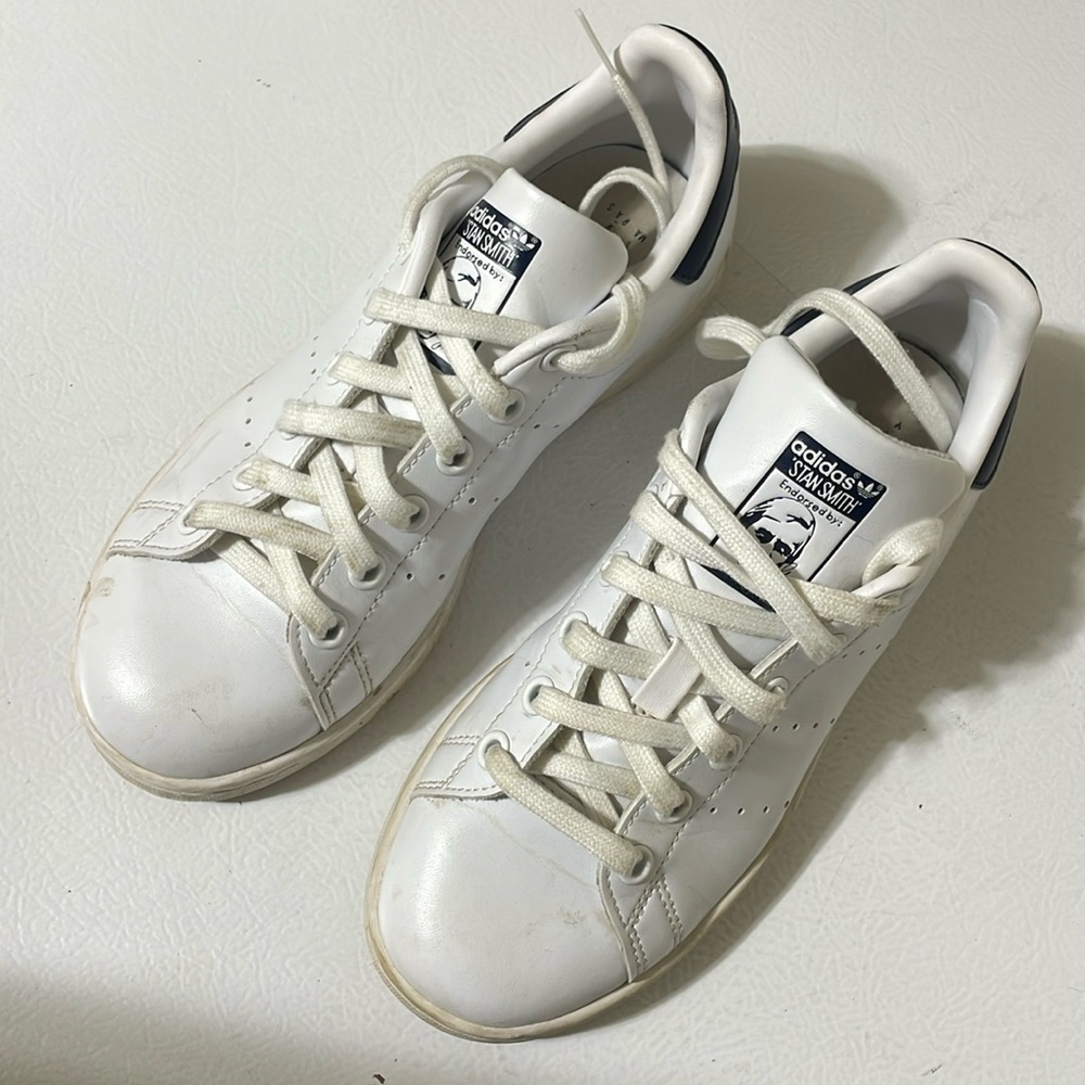 Adidas Youth White Stan Smith Sneakers. Very Good Condition. Size 5.